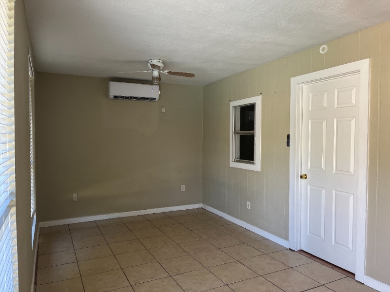 Building Photo - 10842 Knollwood Dr