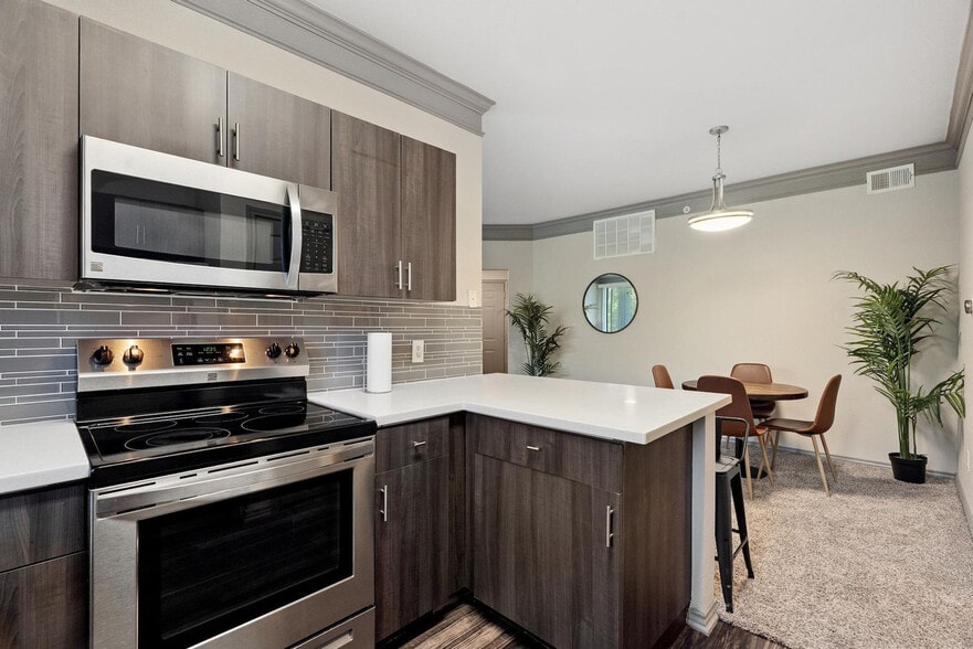 Building Photo - 12100 Metric Blvd