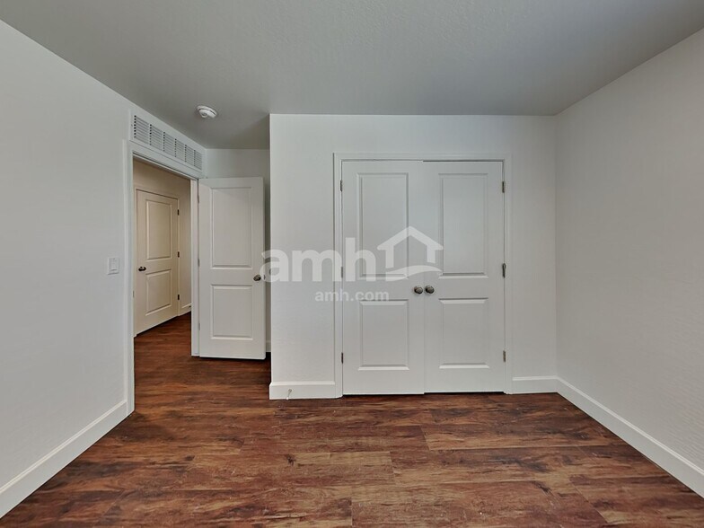 Building Photo - 17110 W Lawrence Ln