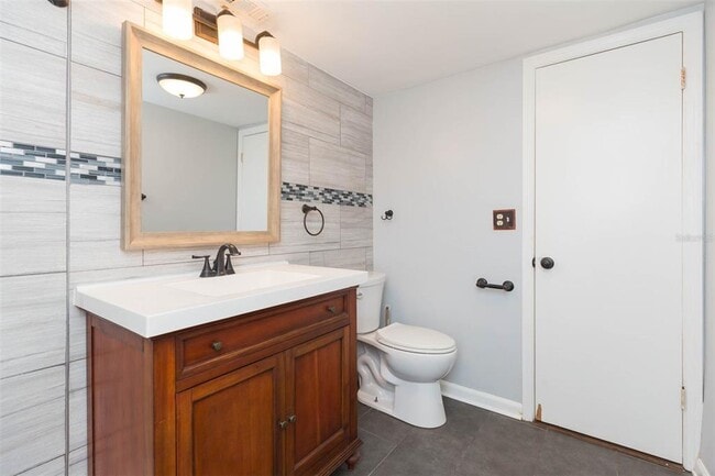 Building Photo - 4204 Newbury Dr