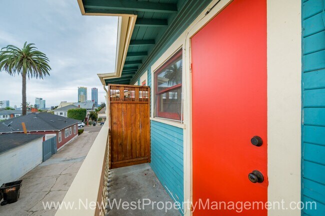 Building Photo - Charming Sherman Heights Studio, Small Pet OK!