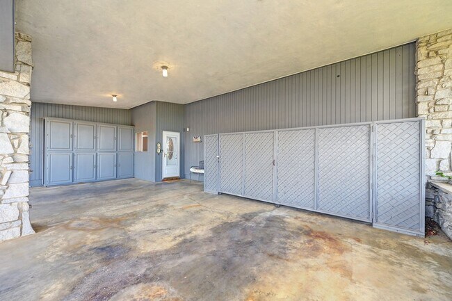 Building Photo - 1000 Grass Valley Hwy