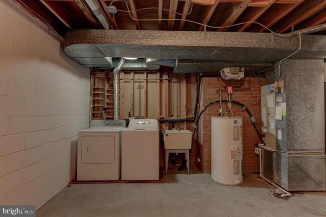 Building Photo - 6667 McLean Dr