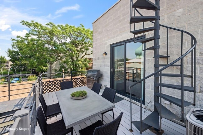 Building Photo - 876 N Hermitage Ave