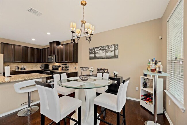 Building Photo - 1501 Arial Dr
