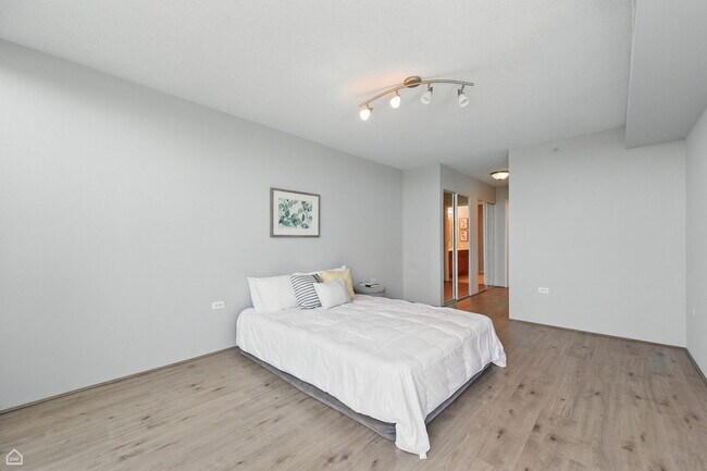 Building Photo - 9715 Woods Dr