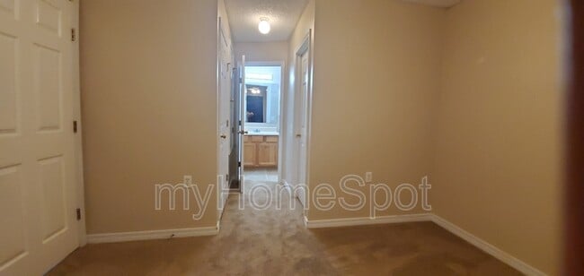 Building Photo - 2520 Trailwood Dr