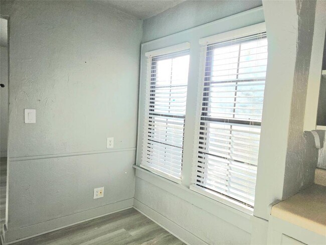 Building Photo - 1725 NW 18th St