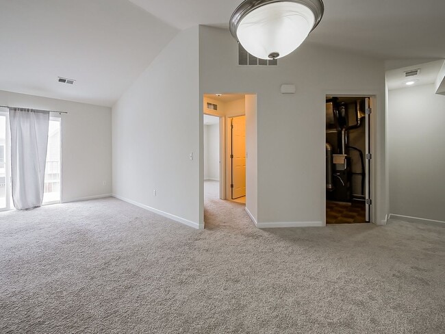 Building Photo - AVAILABLE NOW! Charming 2-Bed Home in the Heart of Wixom