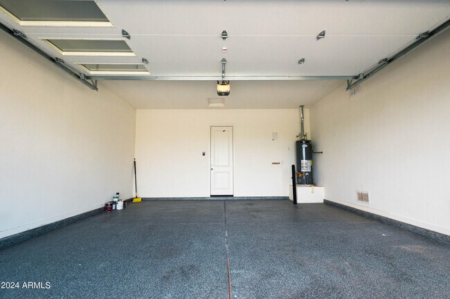Building Photo - 5808 S 101st Way