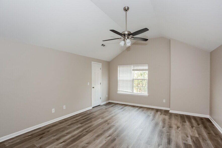 Building Photo - 1565 Kindred Cir NW