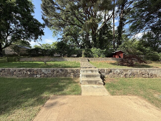 Building Photo - Newington Cove