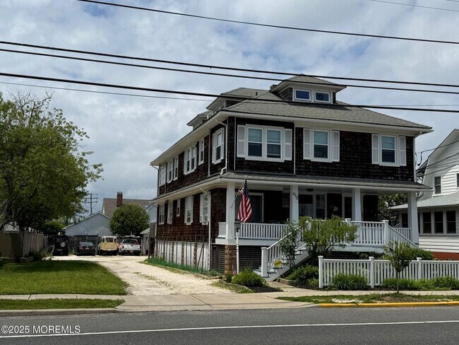 Building Photo - 632 Main Ave