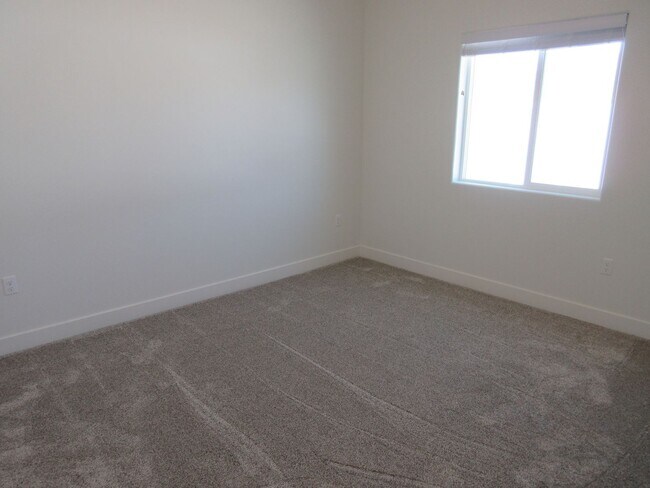 Building Photo - Newer Construction Single Level Twin Home ...