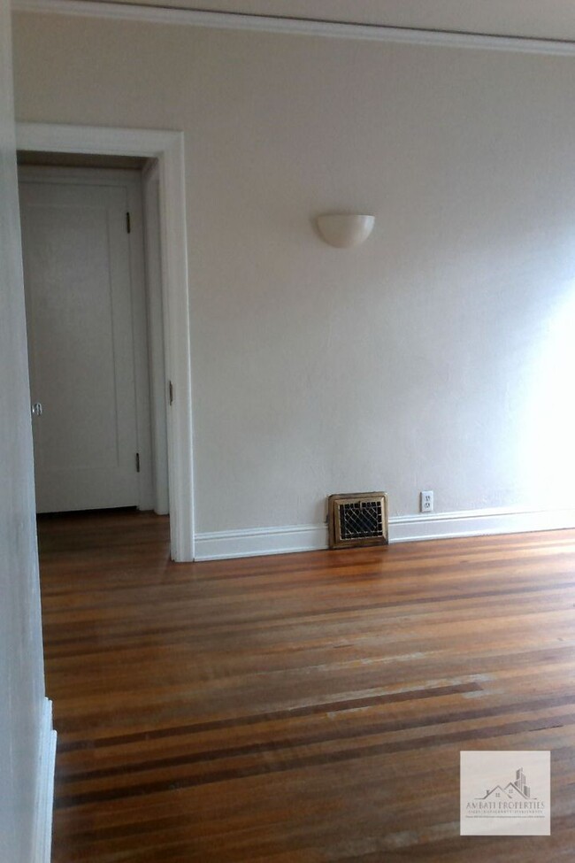 Building Photo - Beautiful 3 Bedroom home located in the Hi...