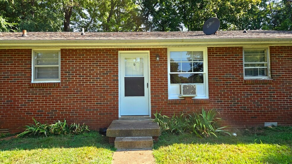 Building Photo - 1503 Golf Club Ln
