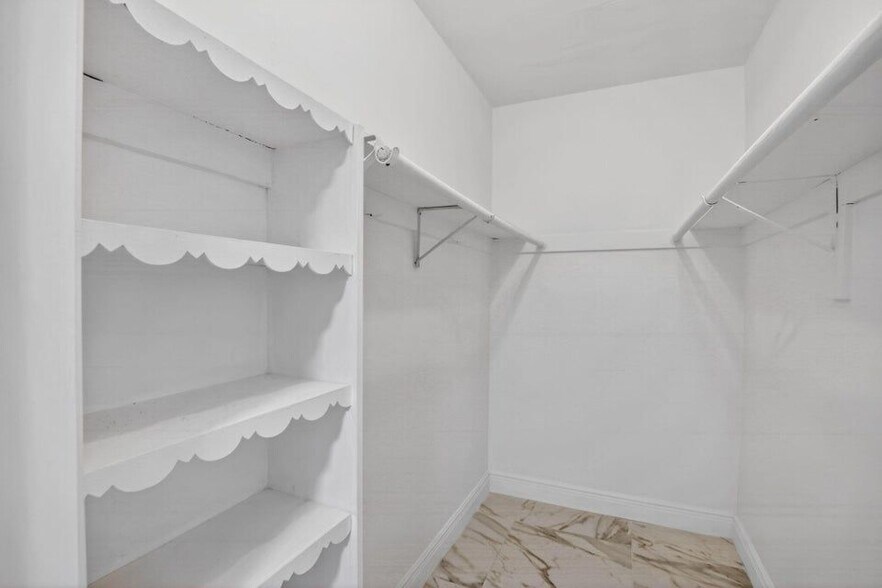 Building Photo - 5731 NE 17th Terrace