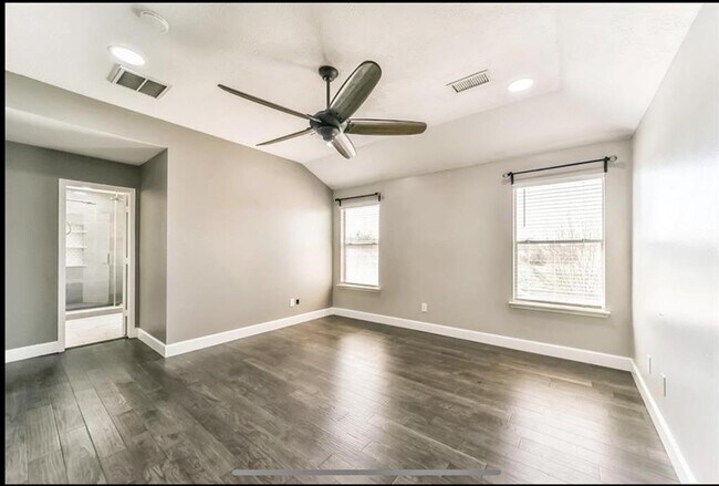 Building Photo - 14723 Bladenboro Dr