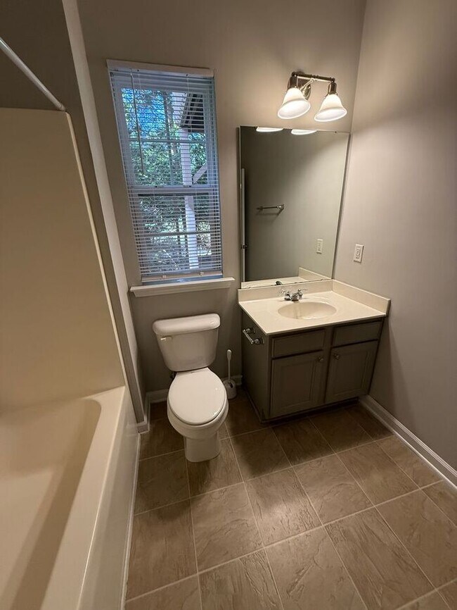 Building Photo - Prime Raleigh Location Near Crabtree & Downtown – Stunning 3BR Townhome