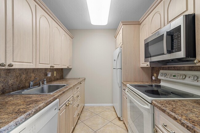 Building Photo - 3013 Wolverton E