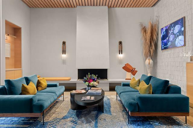 Building Photo - 2408 Victory Park Ln