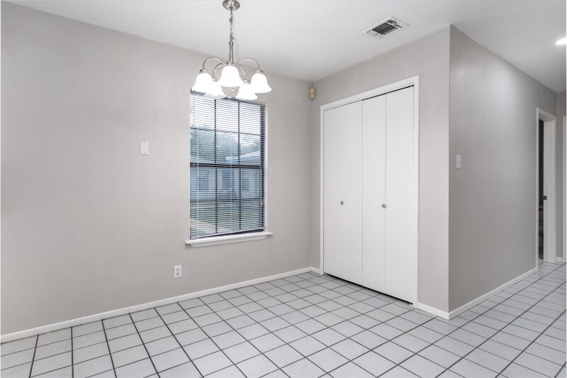 Building Photo - 927 W Formosa Blvd