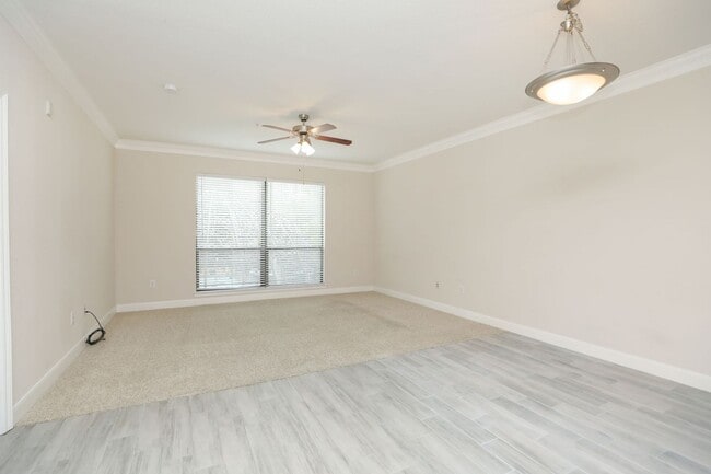 Building Photo - For Lease | 1 Bed, 1 Bath | 832 Sq Ft | Su...
