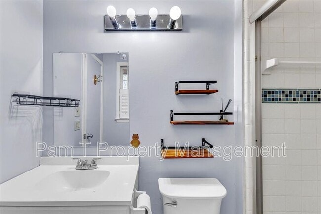 Building Photo - 11403 Largo Dr