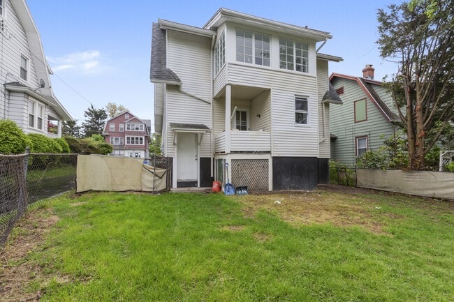 Building Photo - 174 White St