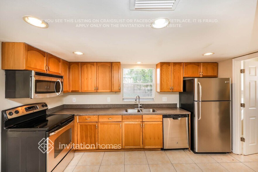 Building Photo - 11447 Walsingham Rd