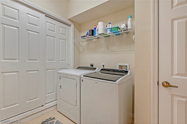 Building Photo - 11111 Corsia Trieste Way