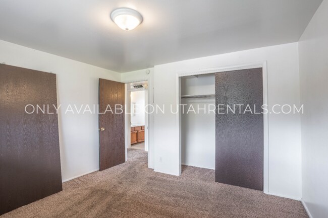 Building Photo - 1038 Virginia Cir