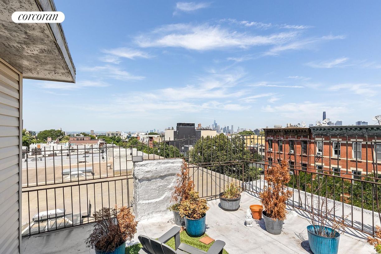 Building Photo - 384 13th St