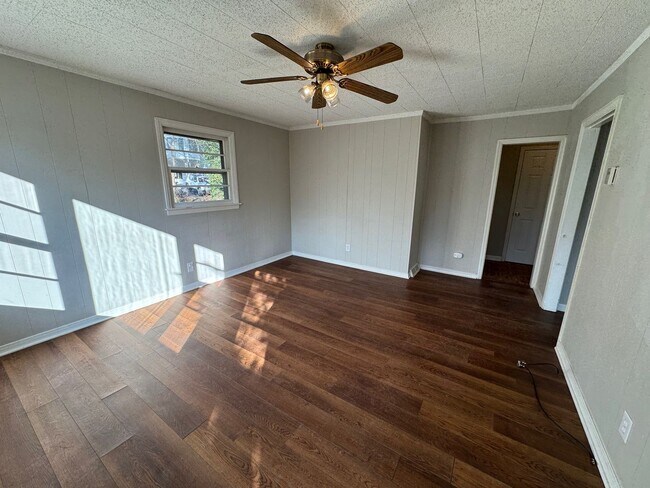 Building Photo - East AVL - Two Bedroom Apartment with Large Basement