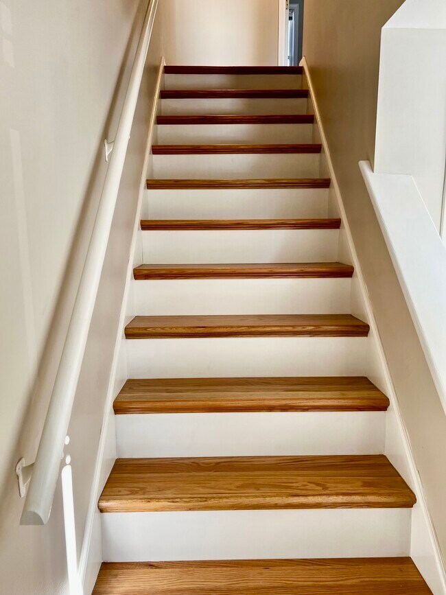 NEW Hardwood Staircase to Loft - 75 Baldwin Dr
