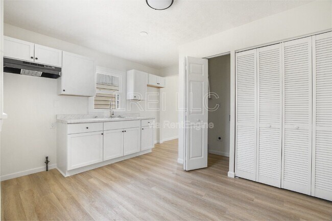 Building Photo - 320 N 36th St