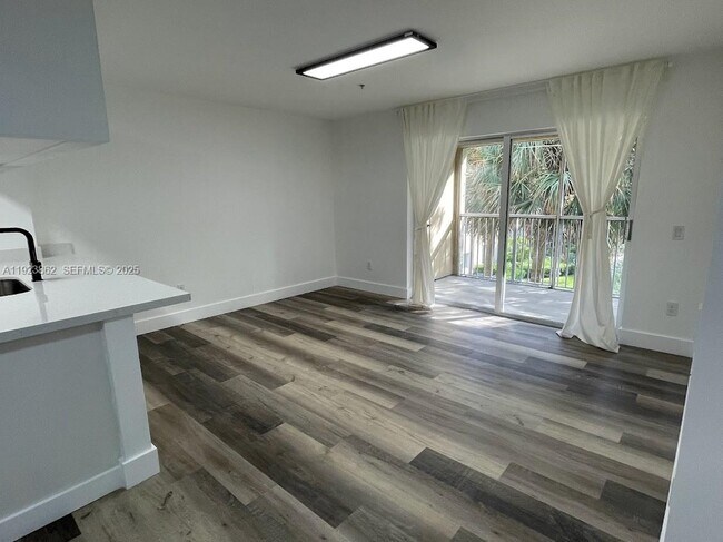 Building Photo - 440 S Park Rd