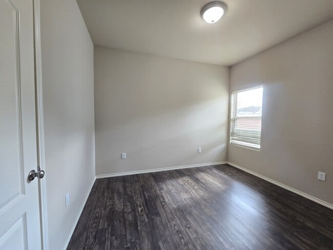 Building Photo - 322 Ambrose Avenue