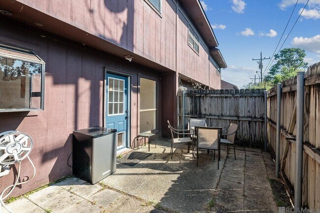 Building Photo - 956 Ridgepoint Ct