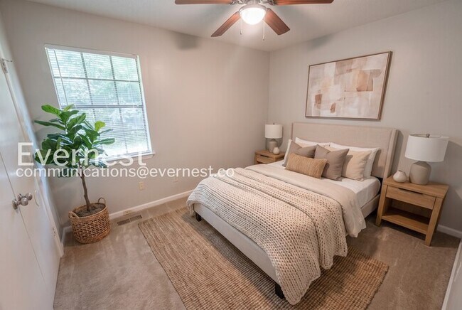 Building Photo - 3 Bed, 2 Bath Home with Deck and Off-Street Parking / Pet-friendly / Available Now!