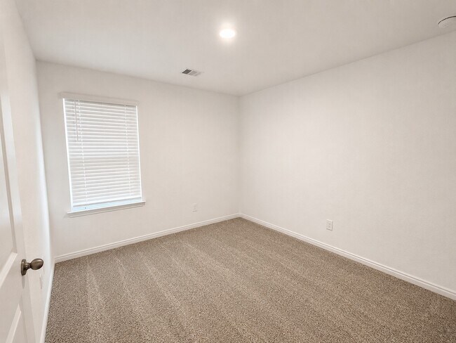 Building Photo - 1930 Legacy Hills Dr