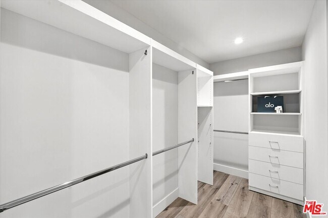 Building Photo - 1326 Centinela Ave