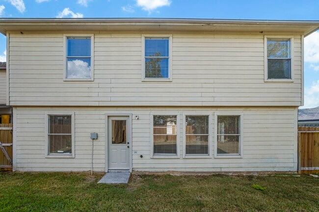 Building Photo - 16342 Blue Rock Springs Dr