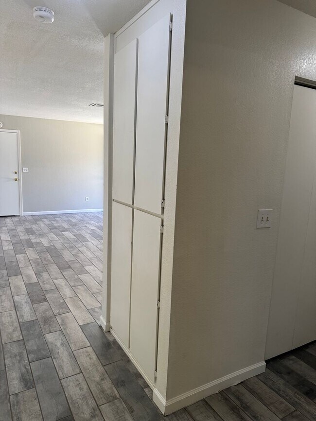Building Photo - 2556 Sabre Ct
