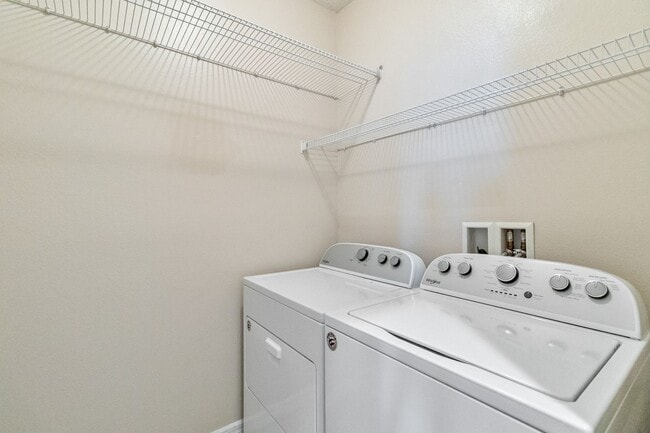 Building Photo - MOVE IN SPECIAL-Beautiful 2/2.5 Townhome W...