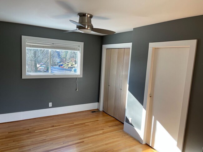 Building Photo - West Asheville, Green Built,  4 Bedroom, 4 Bathrooms. Two separate  living areas.