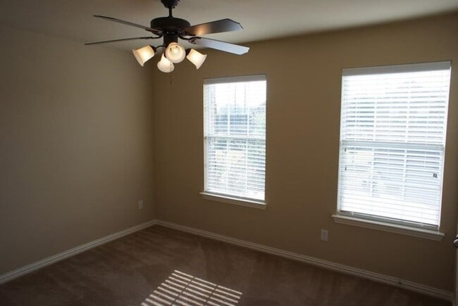 Building Photo - 7217 Sugarplum Dr