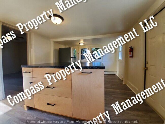 Building Photo - $1595 - 4 Bed, 1.5 Bath Half Double Home -...