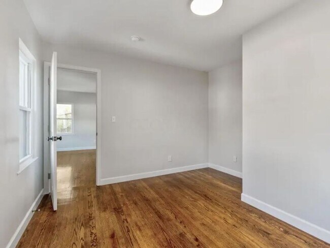 Building Photo - Cape Cod Style 3 Bedroom Home - Newly Remodeled All Throughout!