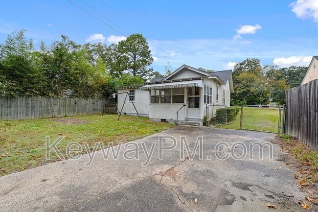 Building Photo - 1870 Kissingbower Rd